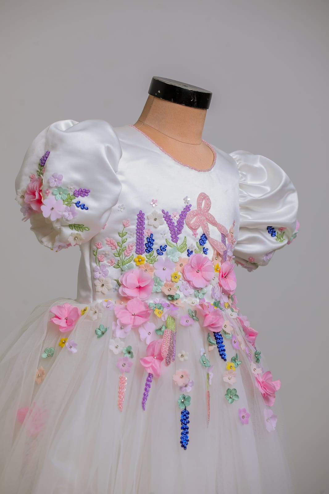 WHITE DELICATE EMBOIDERED DRESS