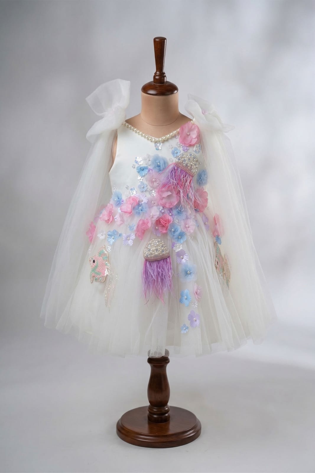 The Delicate White Dress in Sea theme